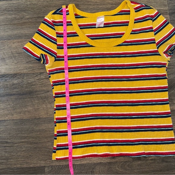 No Boundaries Yellow Red Ribbed Short Sleeve T-Shirt - Picture 5 of 9